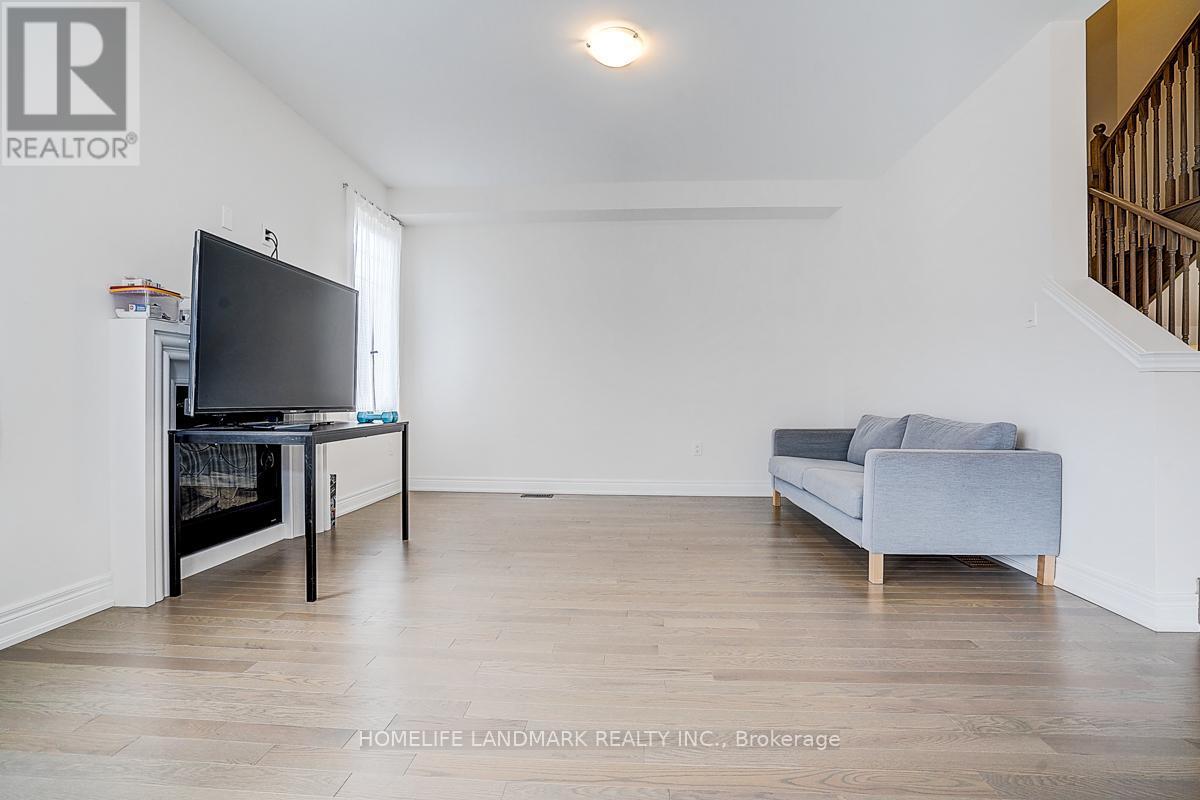 57 Faimira Avenue, Georgina, Ontario  L4P 0S9 - Photo 10 - N12958748