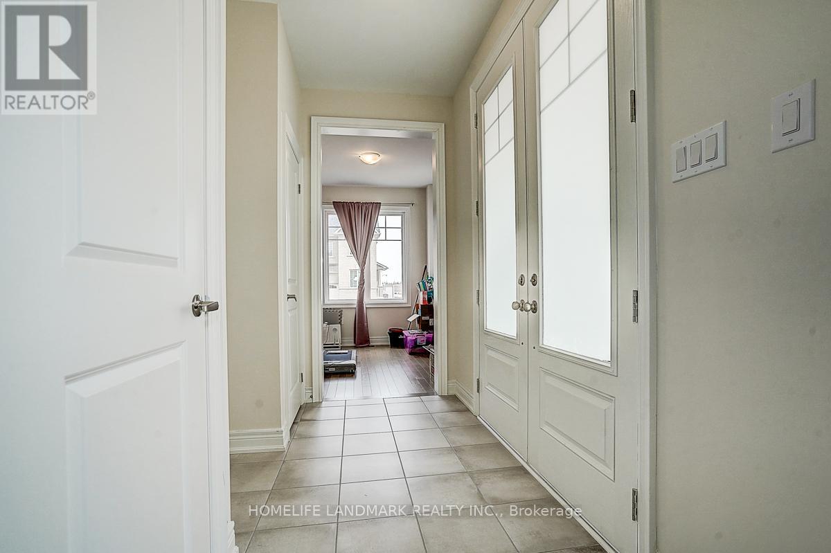 57 Faimira Avenue, Georgina, Ontario  L4P 0S9 - Photo 3 - N12958748