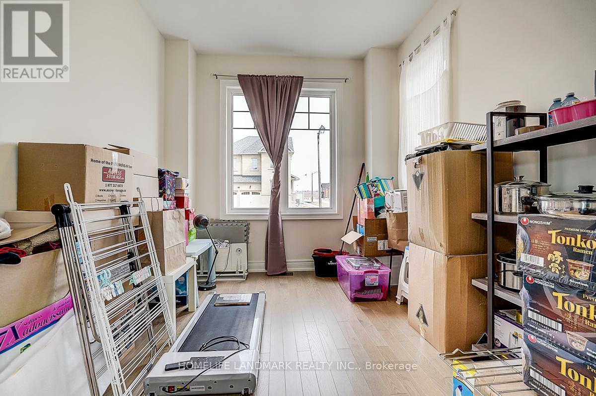 57 Faimira Avenue, Georgina, Ontario  L4P 0S9 - Photo 4 - N12958748