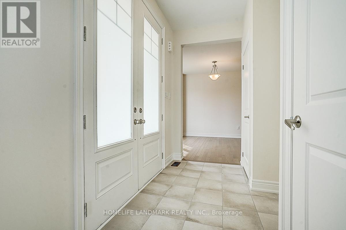 57 Faimira Avenue, Georgina, Ontario  L4P 0S9 - Photo 5 - N12958748