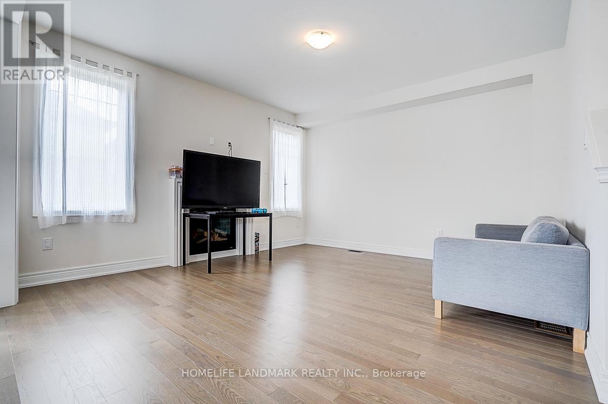 57 Faimira Avenue, Georgina, Ontario  L4P 0S9 - Photo 9 - N12958748