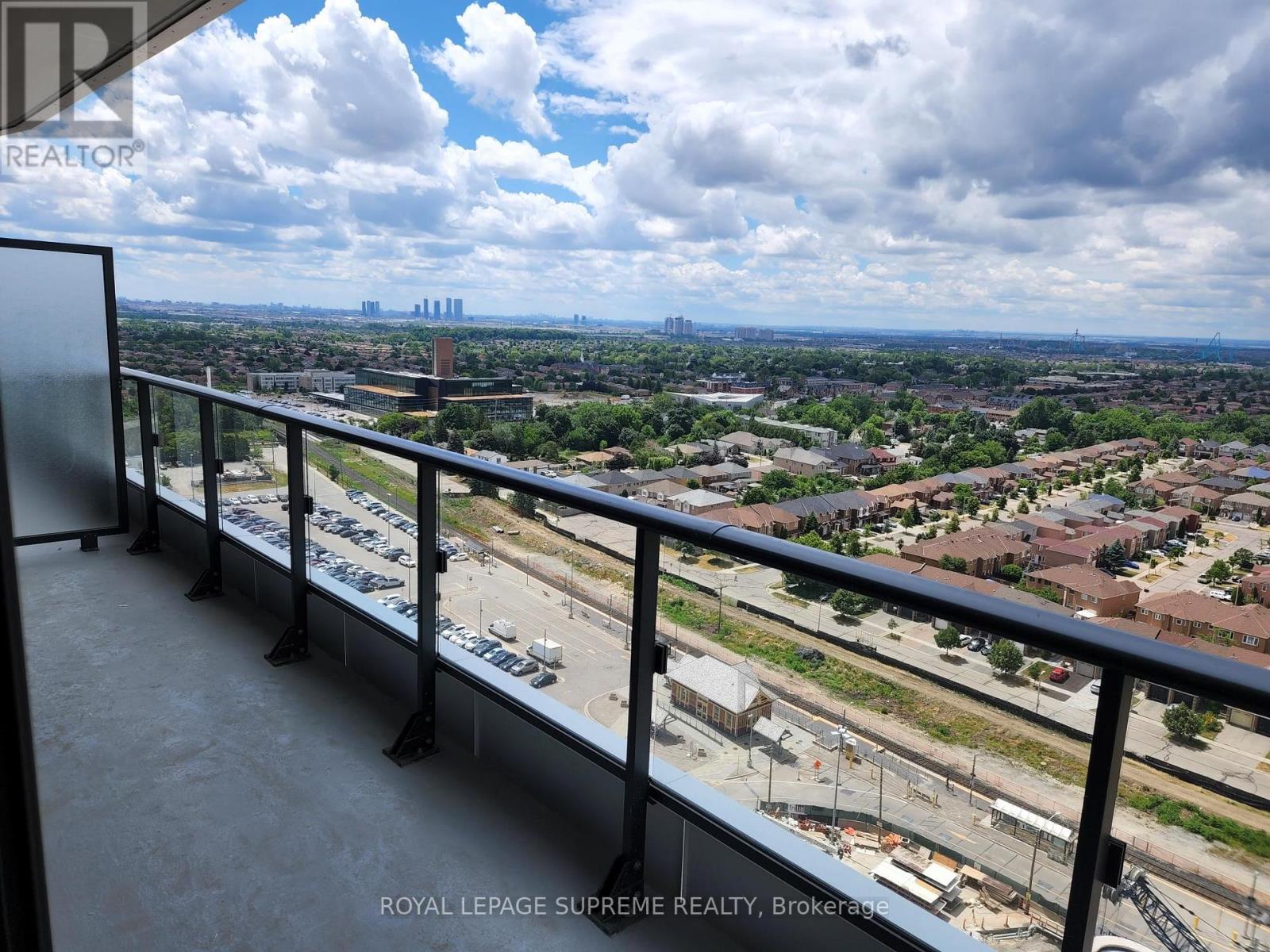 LPH02 - 120 EAGLE ROCK WAY, Vaughan, Ontario