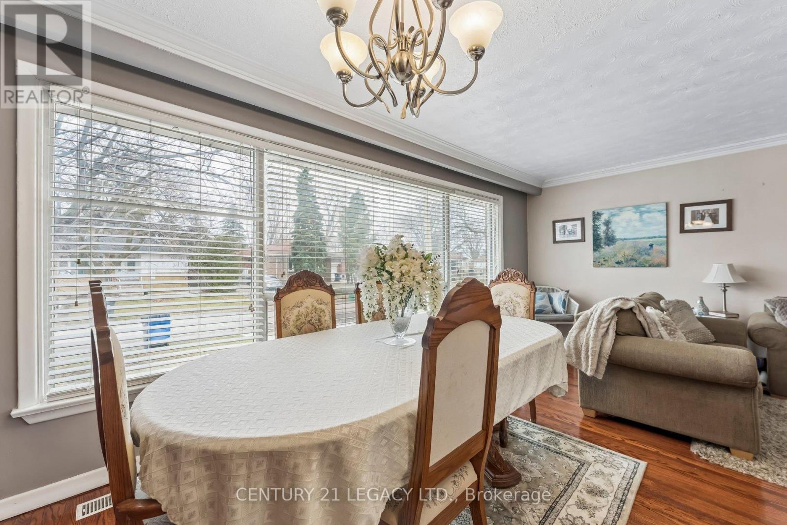 34 Cumberland Drive, Brampton, Ontario  L6V 1W6 - Photo 11 - W12958760