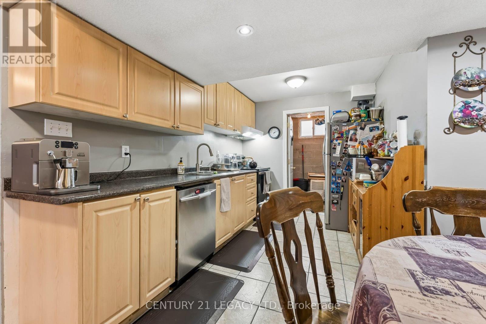 34 Cumberland Drive, Brampton, Ontario  L6V 1W6 - Photo 29 - W12958760