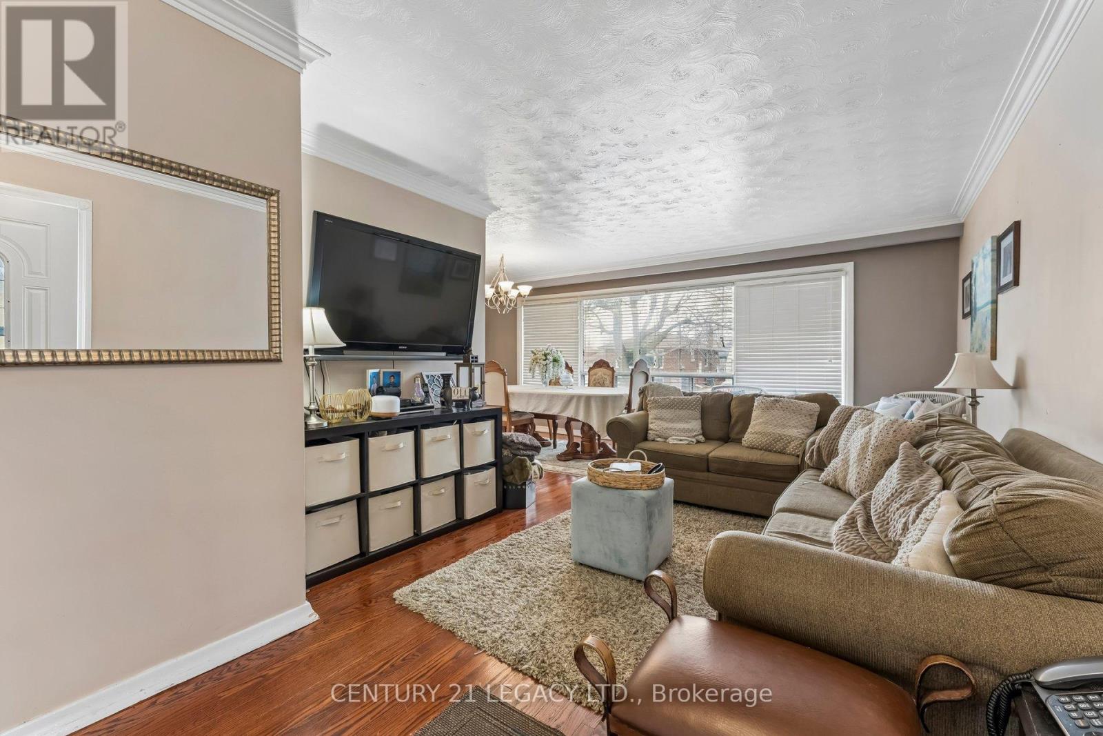 34 Cumberland Drive, Brampton, Ontario  L6V 1W6 - Photo 6 - W12958760