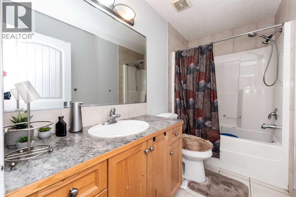 192 Cove Rise Rise, Chestermere, Alberta  T1X 1S7 - Photo 18 - A2299100