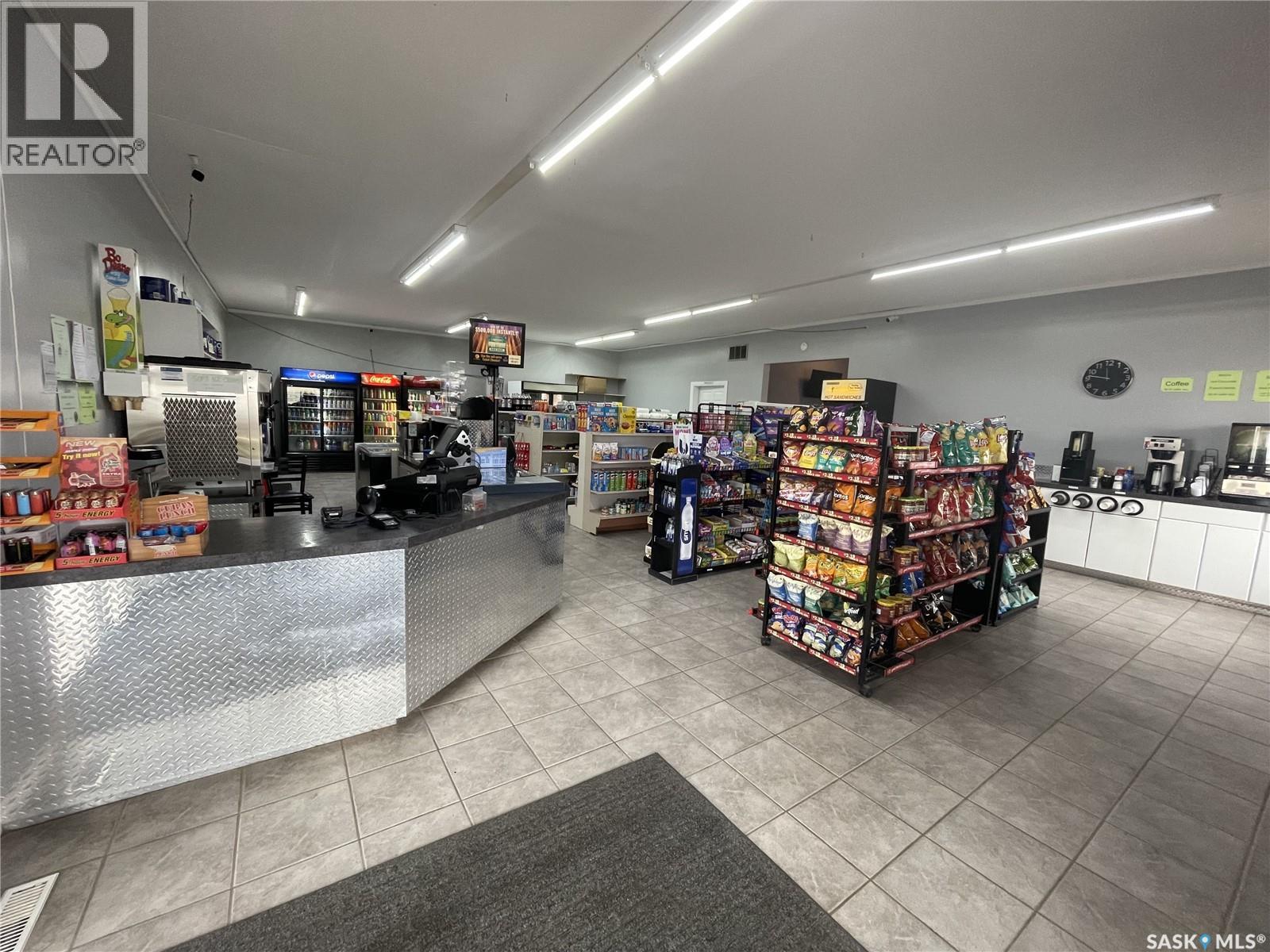 406 - 410 Railway Avenue, Eston, Saskatchewan  S0L 1A0 - Photo 2 - SK032103