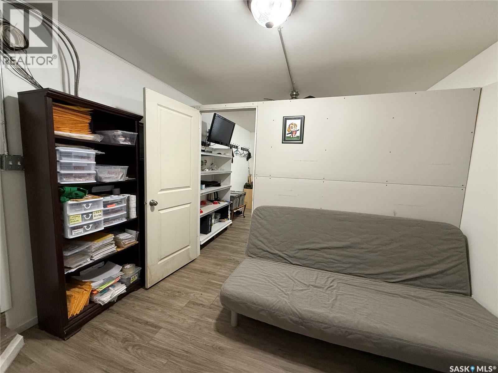 406 - 410 Railway Avenue, Eston, Saskatchewan  S0L 1A0 - Photo 22 - SK032103