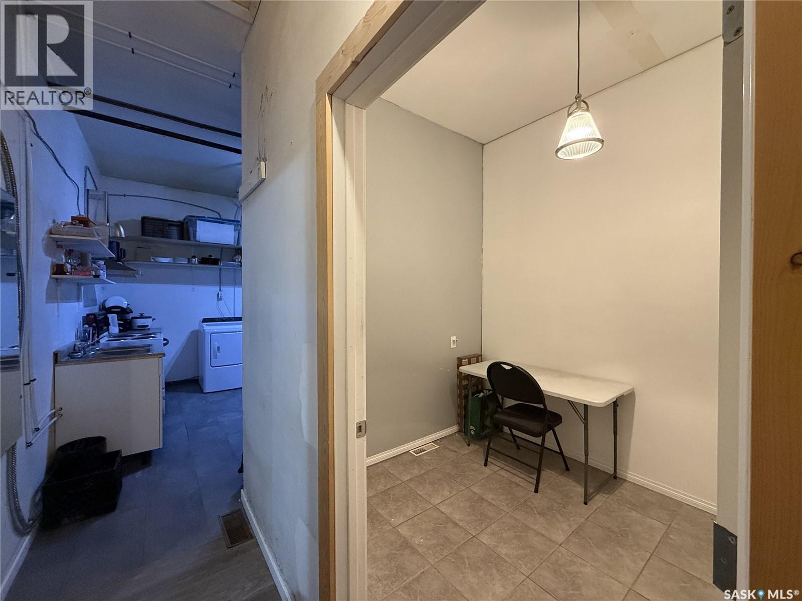 406 - 410 Railway Avenue, Eston, Saskatchewan  S0L 1A0 - Photo 26 - SK032103