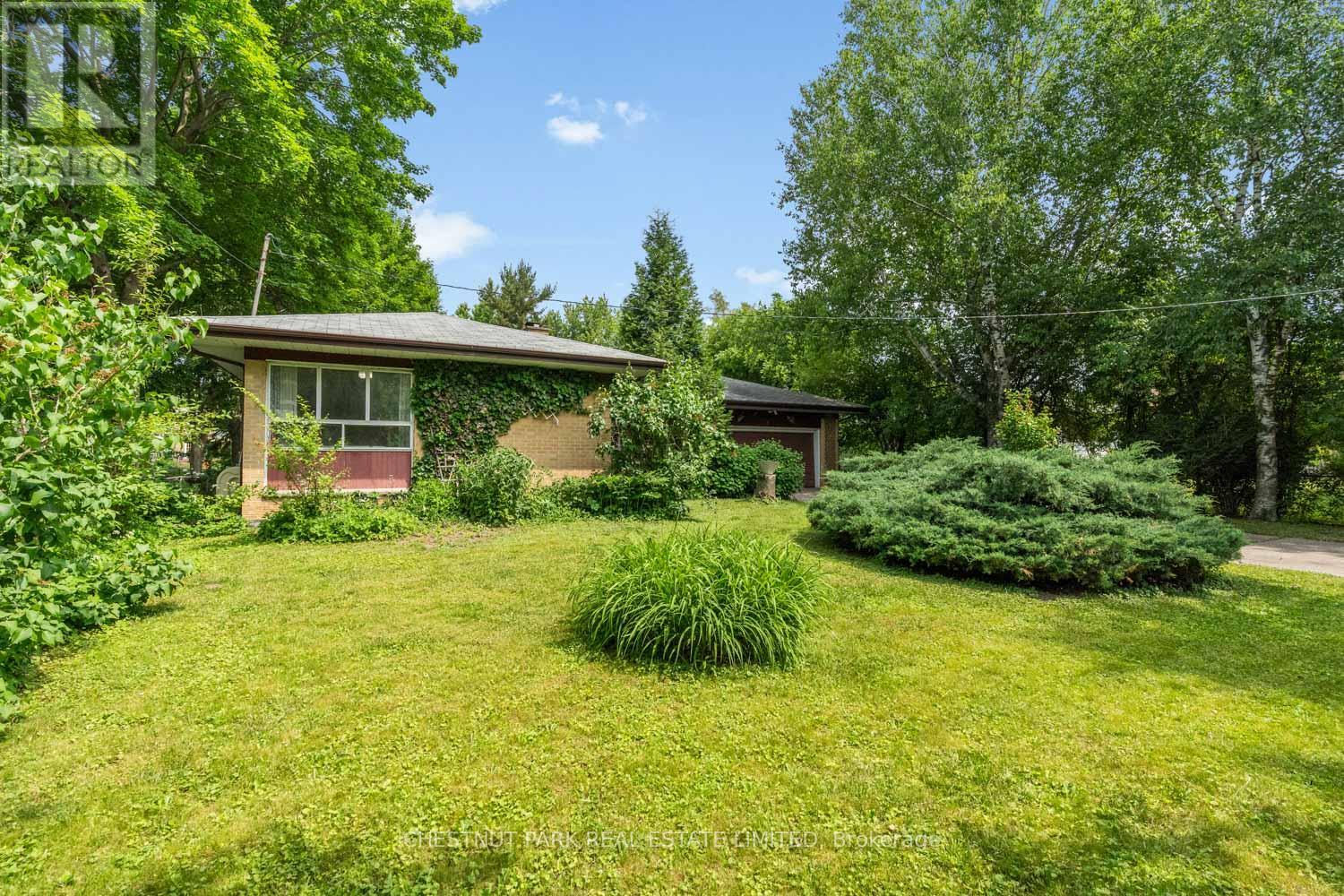 2 Gallacher Avenue, Richmond Hill, Ontario  L4E 2W9 - Photo 3 - N12958776