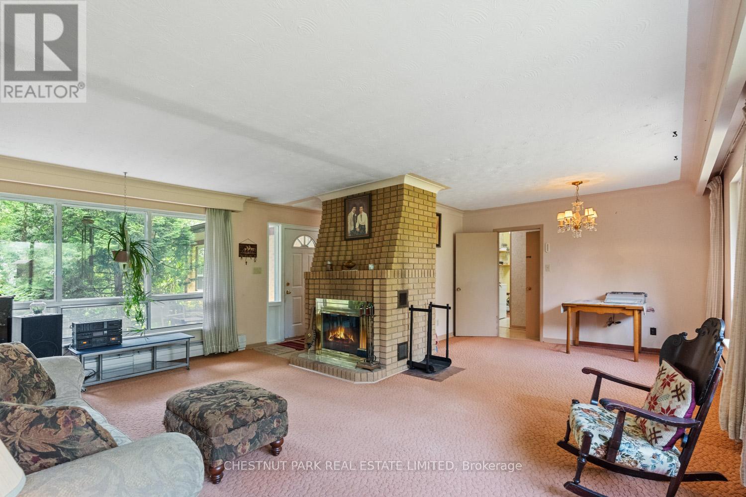 2 Gallacher Avenue, Richmond Hill, Ontario  L4E 2W9 - Photo 5 - N12958776