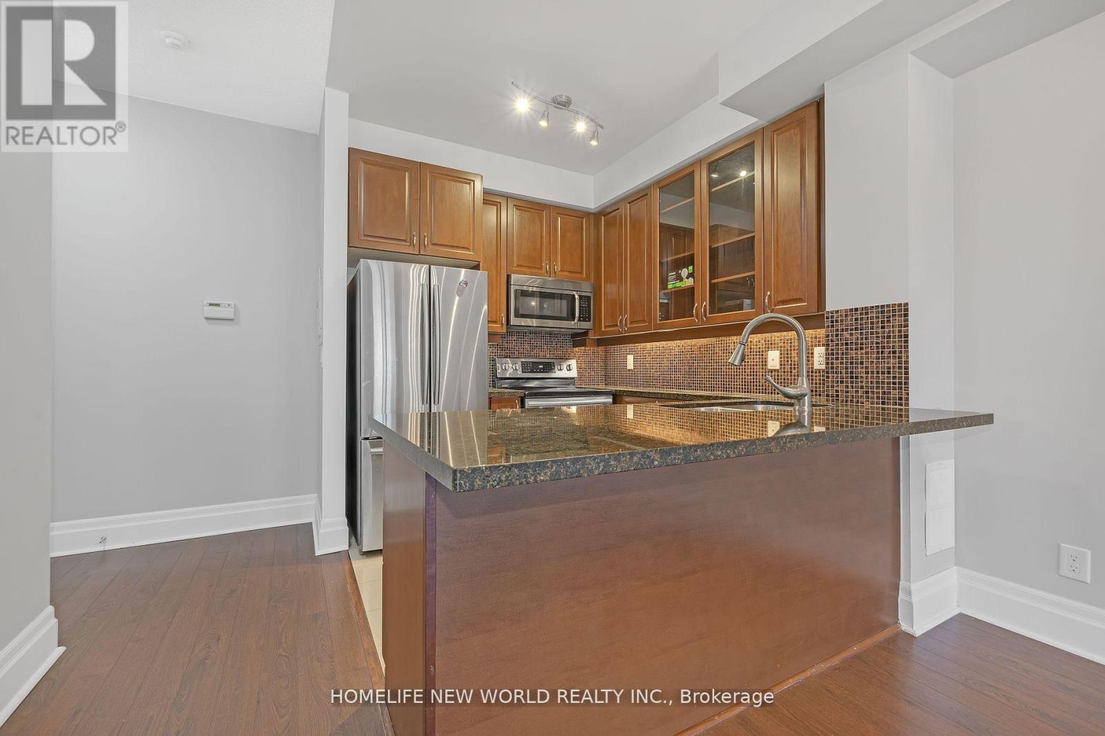 201 - 151 Upper Duke Crescent, Markham, Ontario  L6G 0E1 - Photo 2 - N12958782