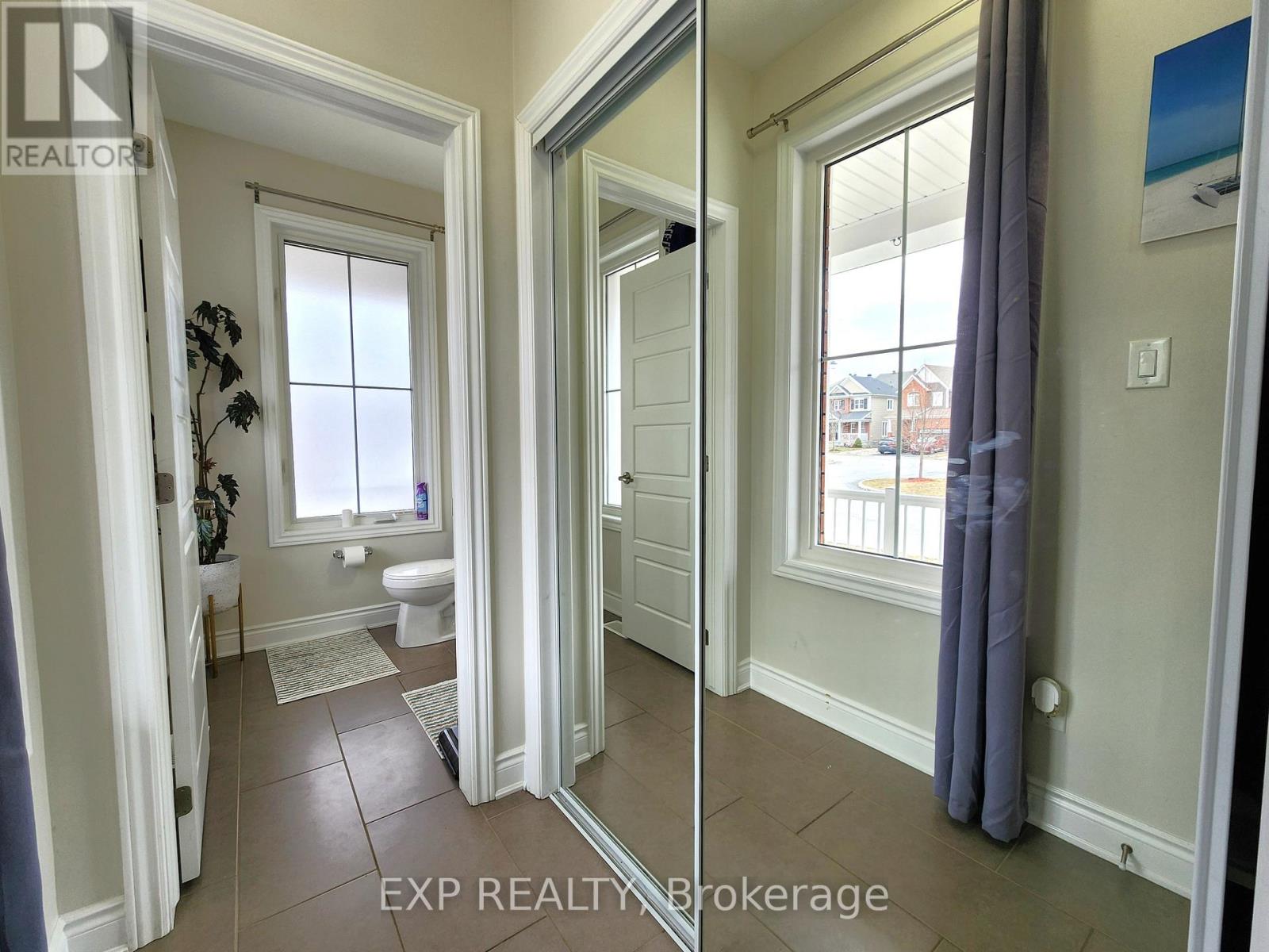 10 Sweetbay Circle, Ottawa, Ontario  K2S 0W8 - Photo 3 - X12958798