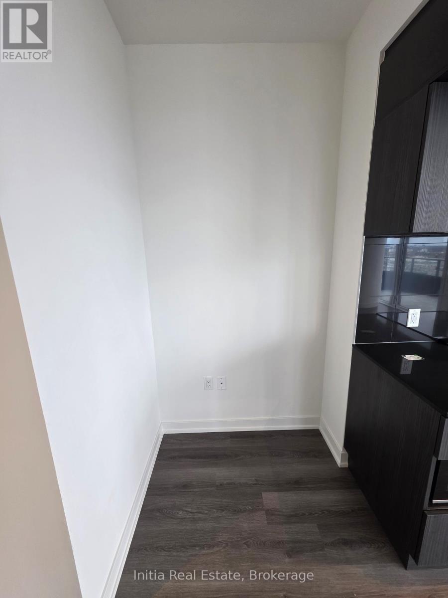 2112 - 448 Burnhamthorpe Road W, Mississauga, Ontario  L5B 4M6 - Photo 10 - W12958788