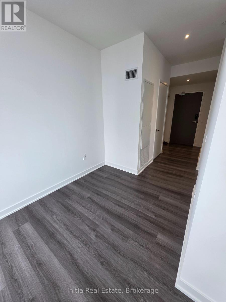 2112 - 448 Burnhamthorpe Road W, Mississauga, Ontario  L5B 4M6 - Photo 3 - W12958788