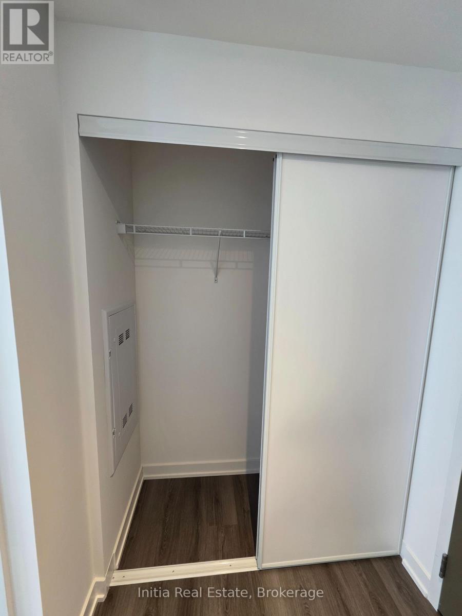 2112 - 448 Burnhamthorpe Road W, Mississauga, Ontario  L5B 4M6 - Photo 4 - W12958788