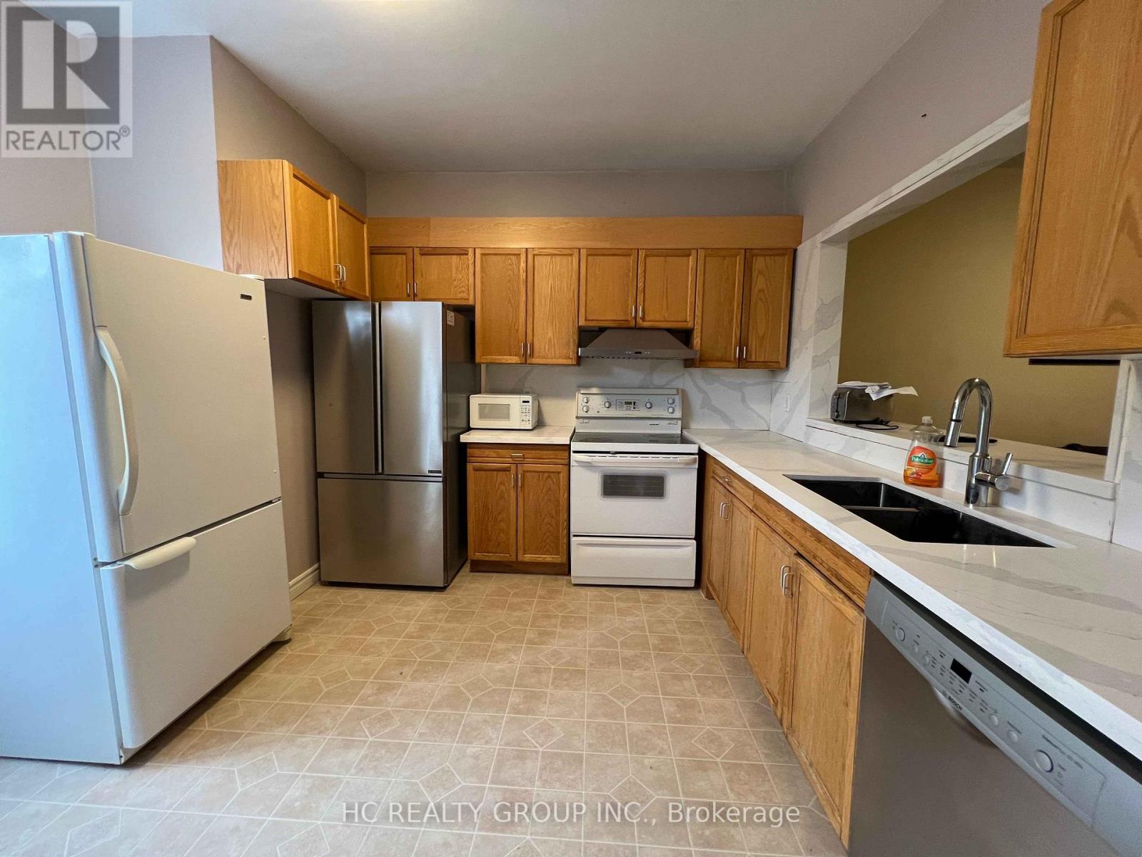 27 - 1570 Richmond Street, London North, Ontario  N6G 4W1 - Photo 2 - X12958792