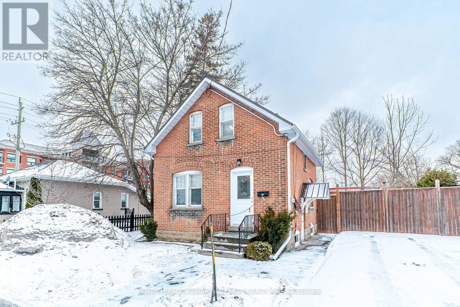 54 GLENELG STREET W, Kawartha Lakes, Ontario