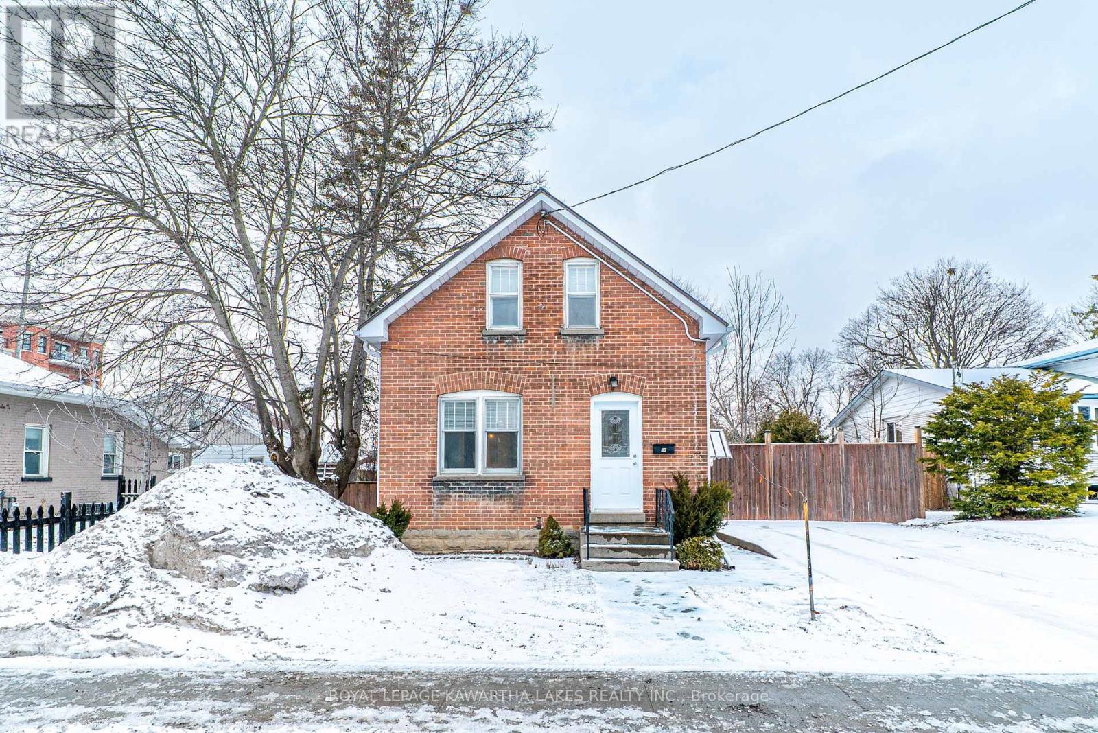 54 Glenelg Street W, Kawartha Lakes, Ontario  K9V 2V2 - Photo 2 - X12691070