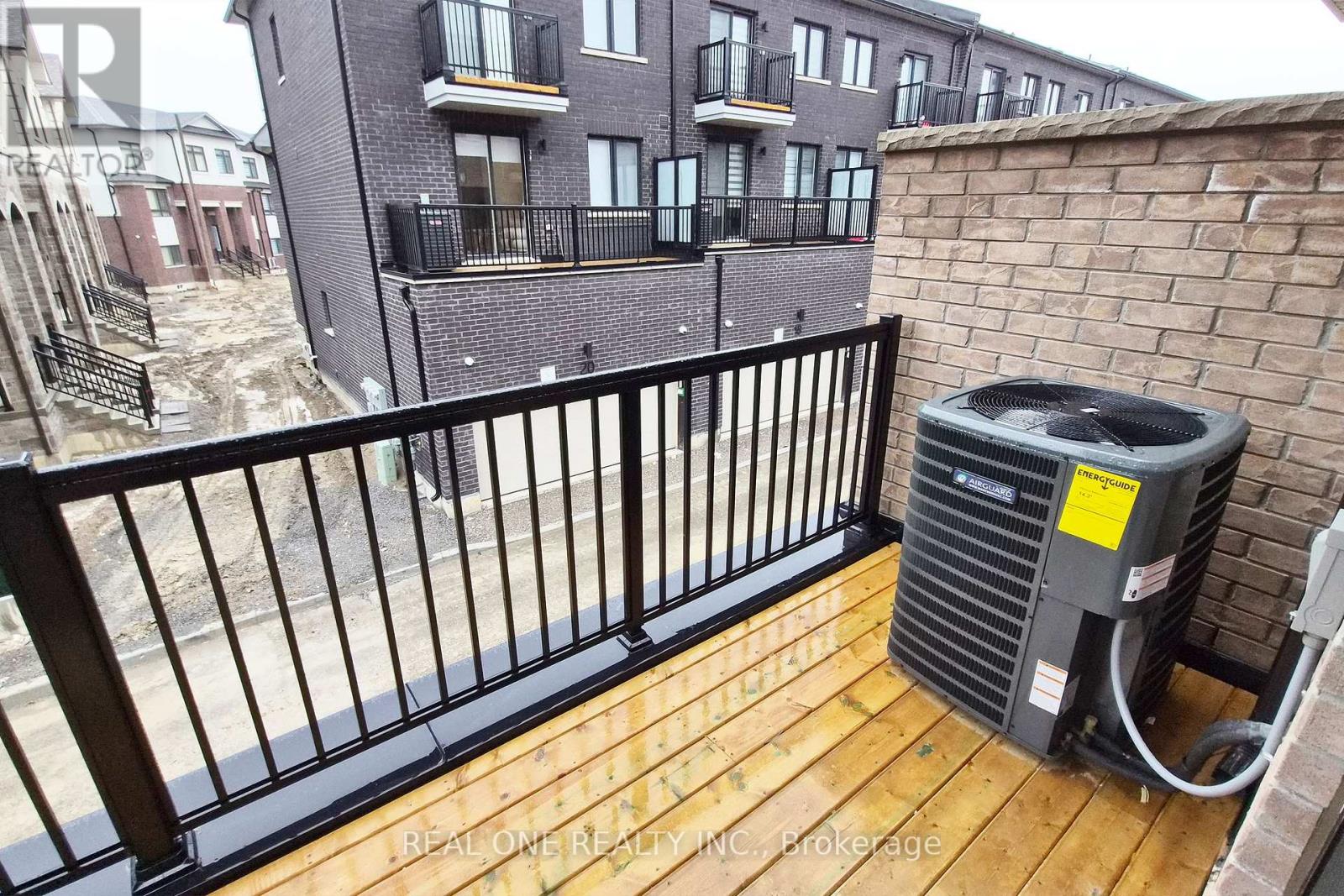 23 Agnes Lane, Richmond Hill, Ontario  L4B 0J7 - Photo 12 - N12958582