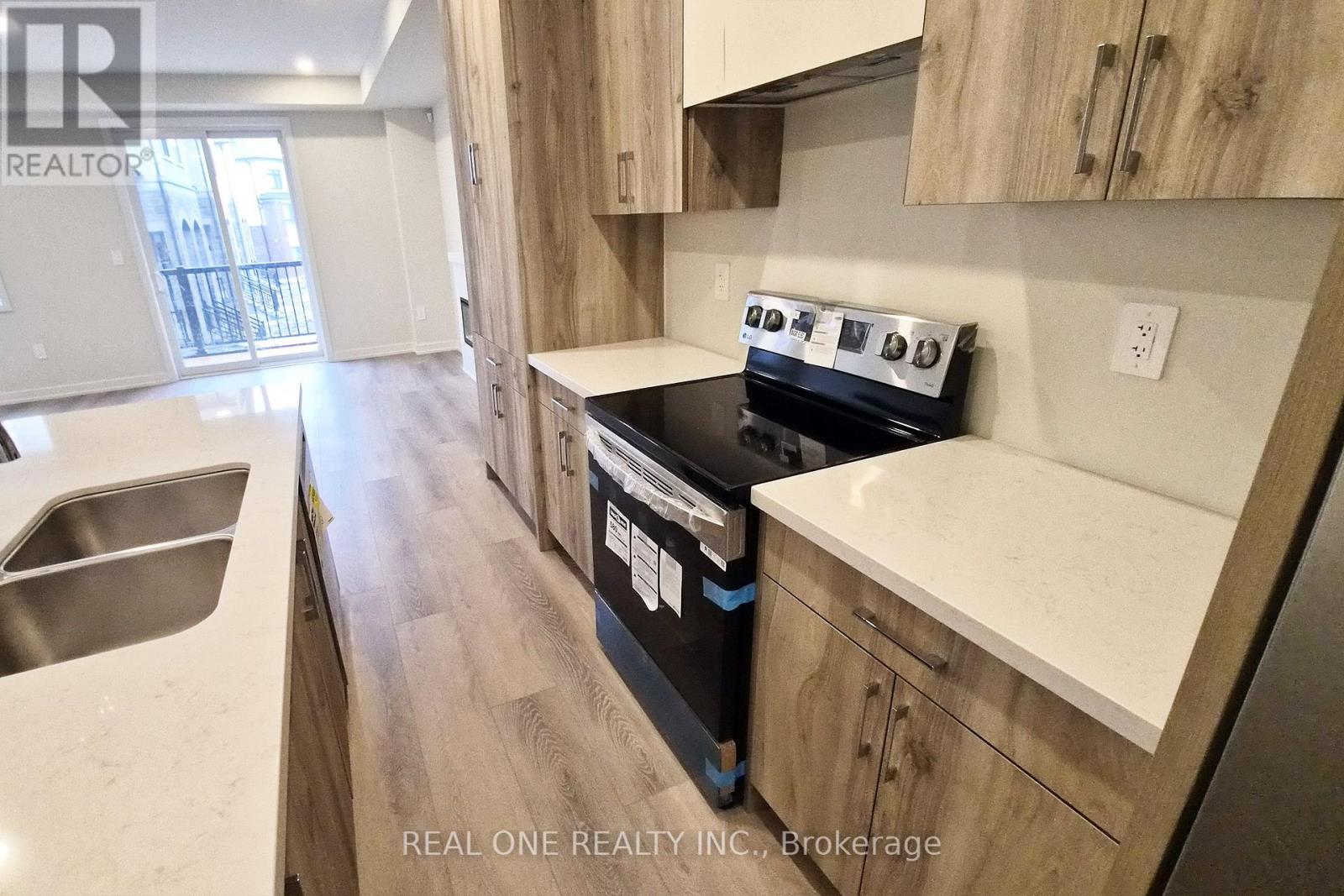 23 Agnes Lane, Richmond Hill, Ontario  L4B 0J7 - Photo 6 - N12958582