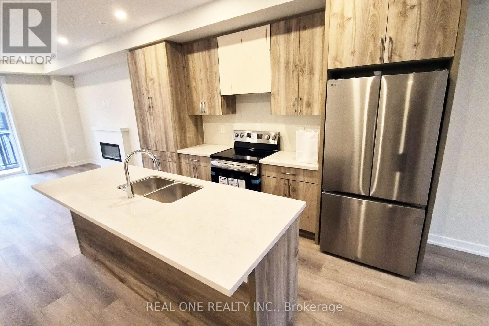 23 Agnes Lane, Richmond Hill, Ontario  L4B 0J7 - Photo 4 - N12958582