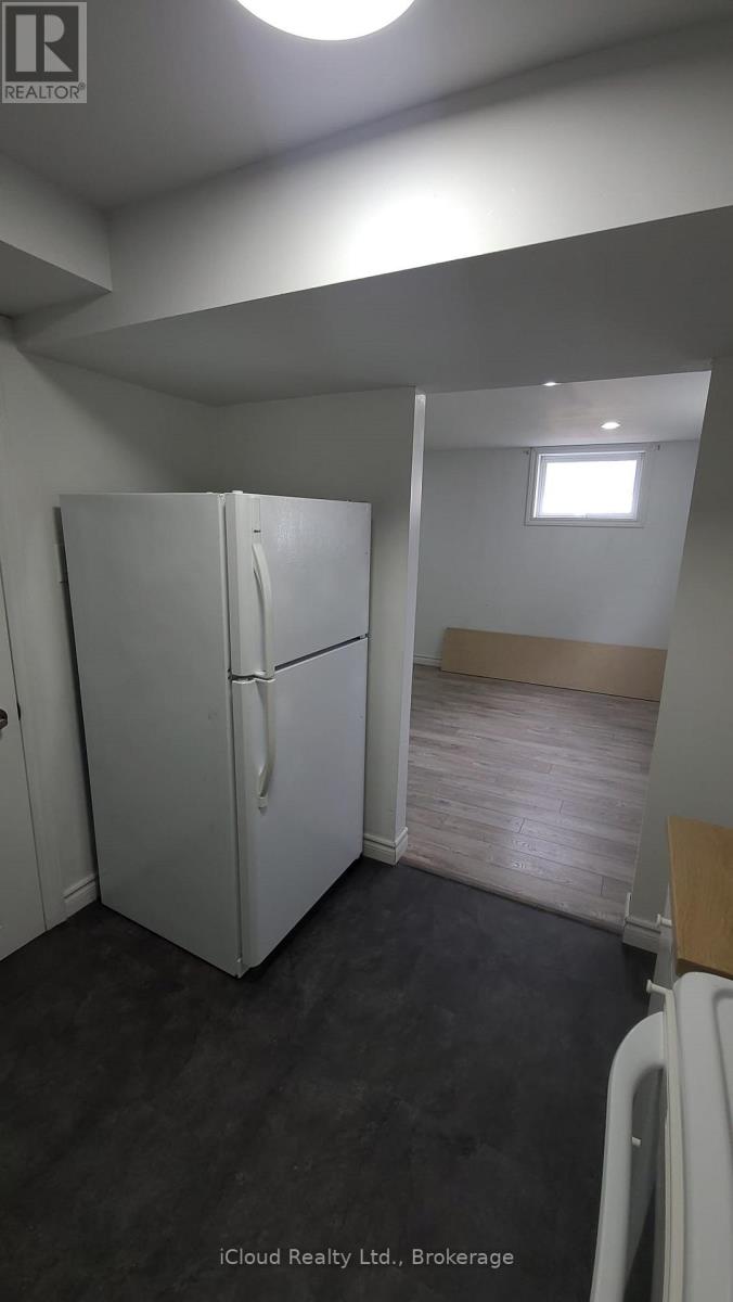 24 Chilton Drive, Hamilton, Ontario  L8J 1M2 - Photo 6 - X12945582