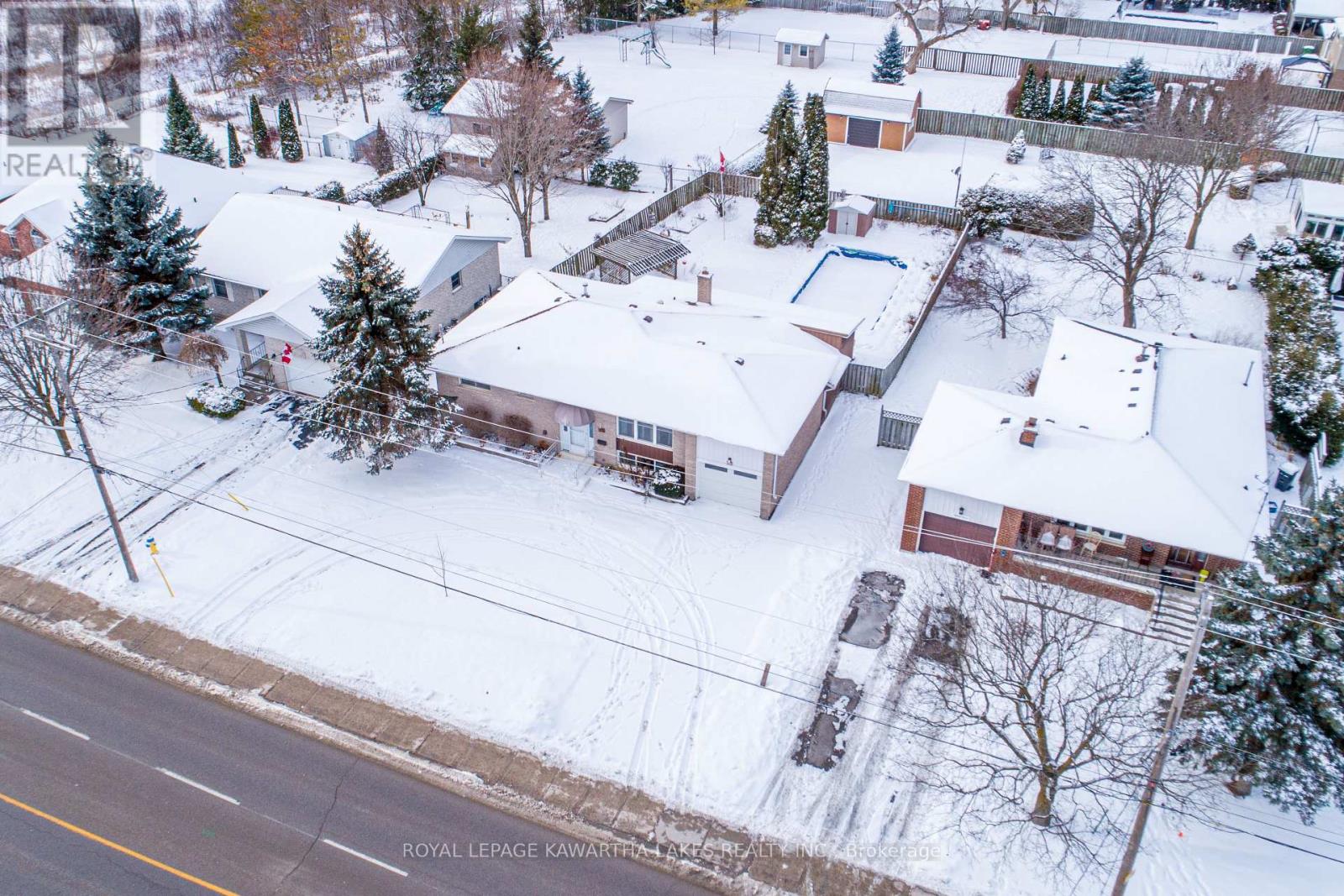 89 Angeline Street S, Kawartha Lakes, Ontario  K9V 3L4 - Photo 5 - X12615912