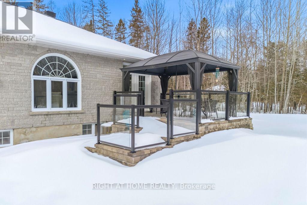 80 Rahns Road, Laurentian Valley, Ontario  K8A 0H8 - Photo 8 - X12918894
