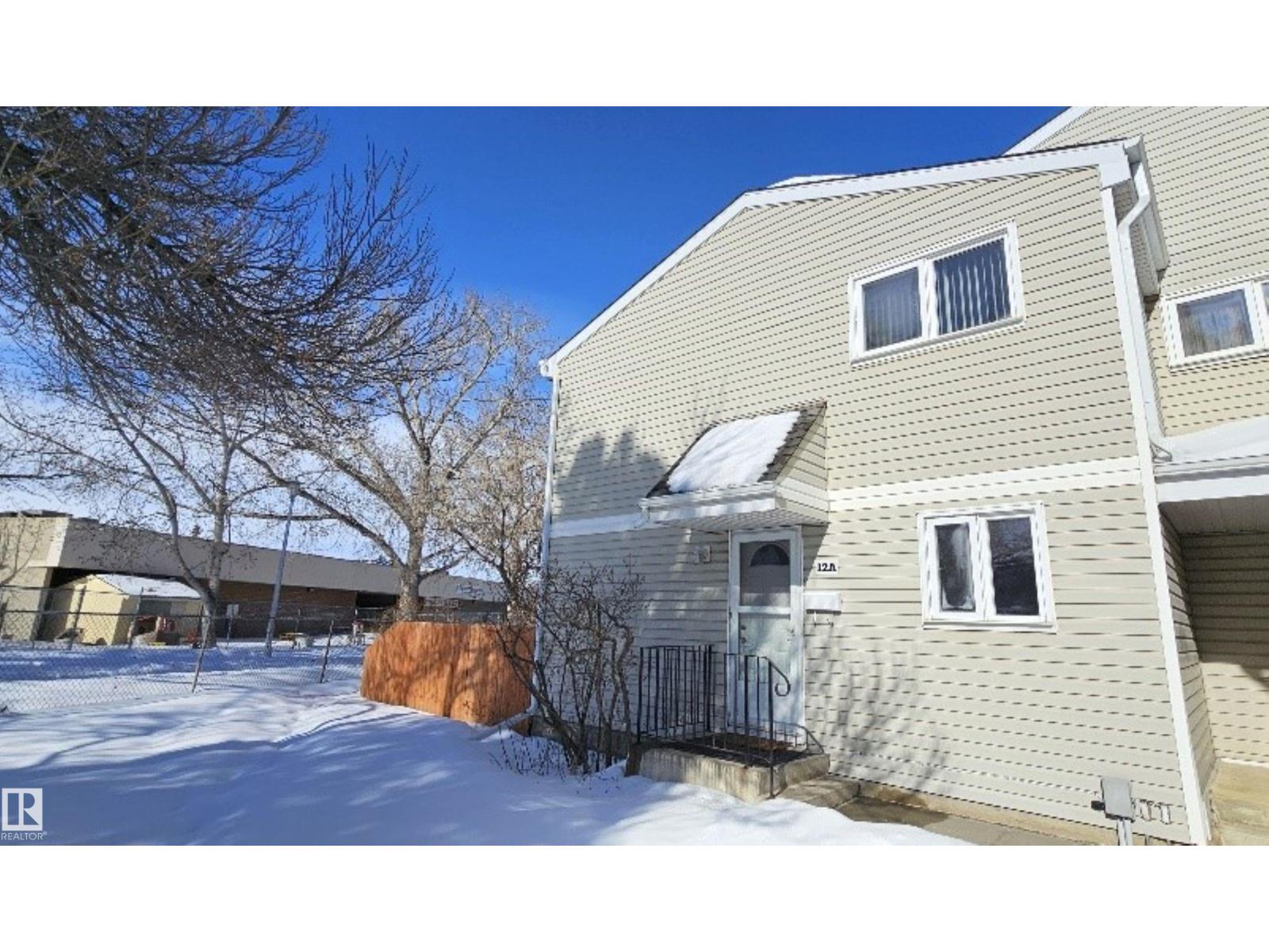 12A CASTLE TC NW, Edmonton, Alberta