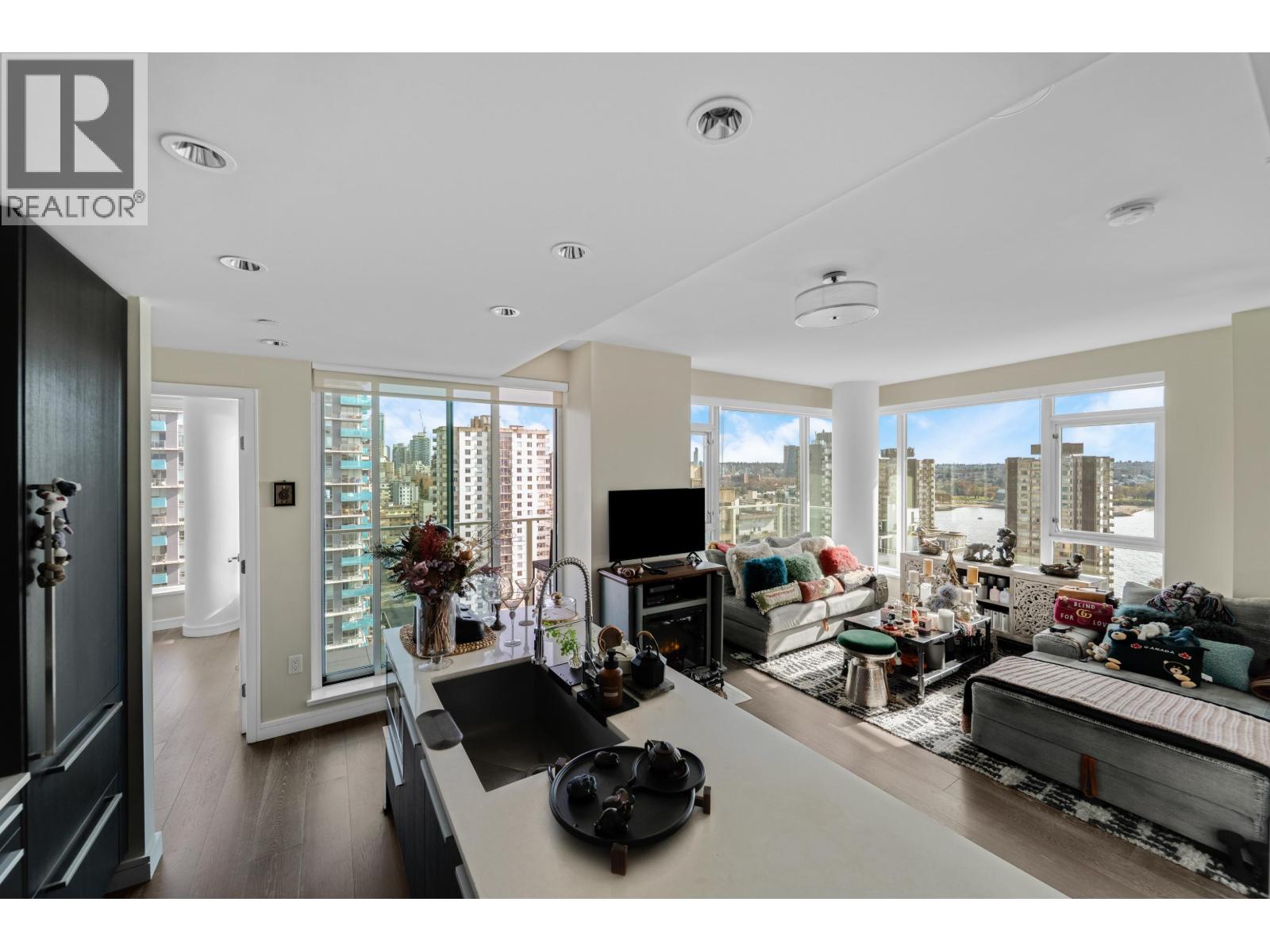 1804 1221 Bidwell Street, Vancouver, British Columbia  V6G 0B1 - Photo 2 - R3104864