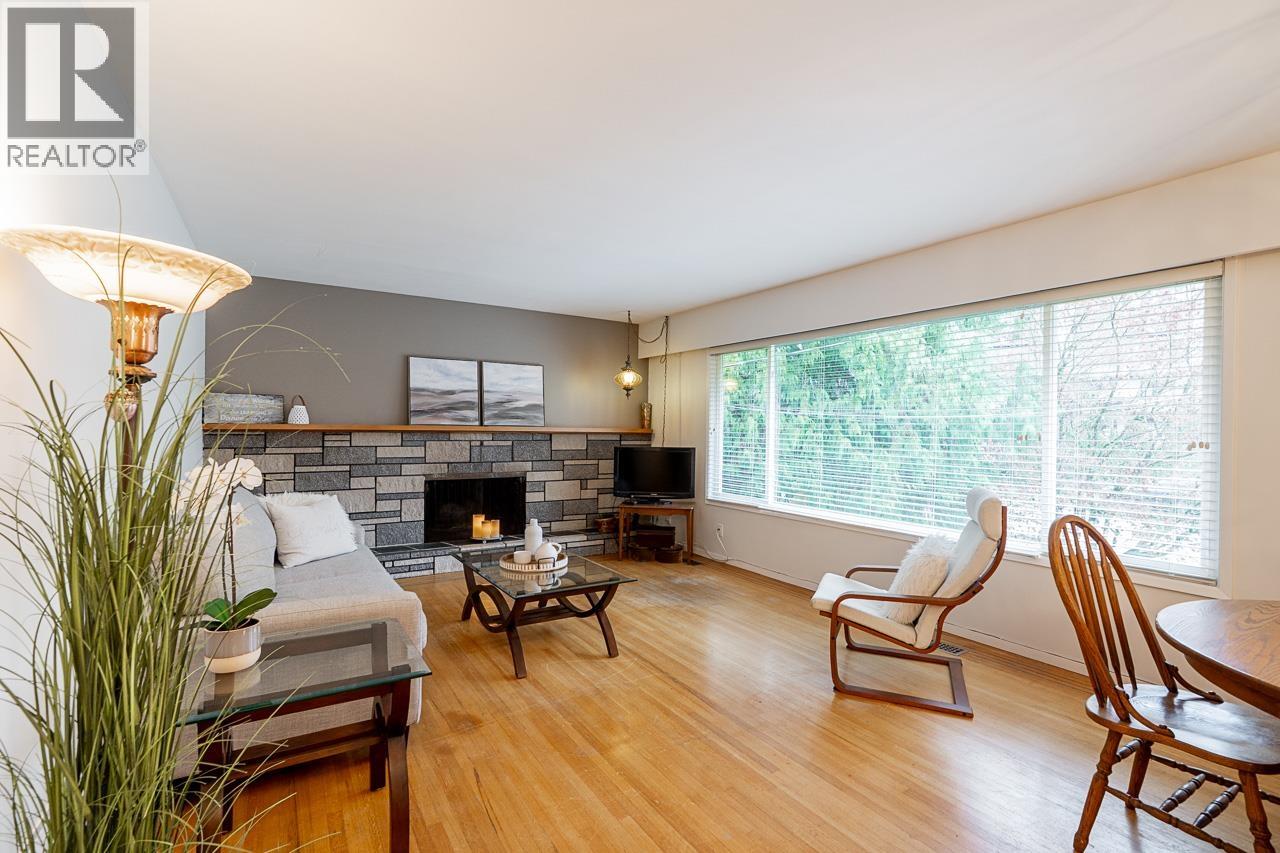 4035 Hoskins Road, North Vancouver, British Columbia  V7K 2P4 - Photo 3 - R3101386