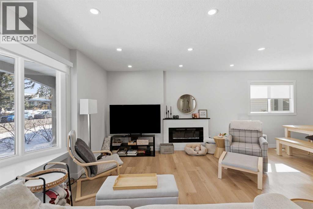 7107 54 Avenue Nw, Calgary, Alberta  T3B 3P5 - Photo 2 - A2298706