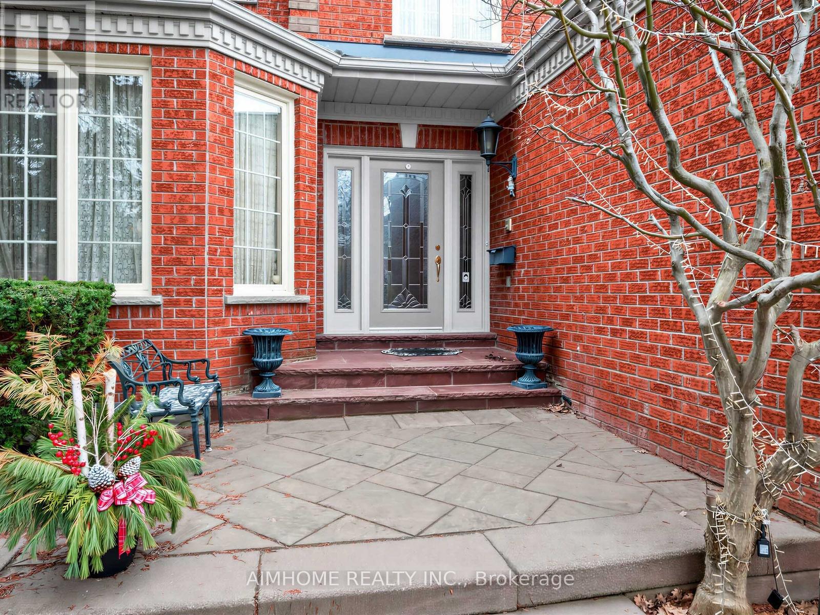 92 Braeside Square, Markham, Ontario  L3R 0A5 - Photo 2 - N12958832