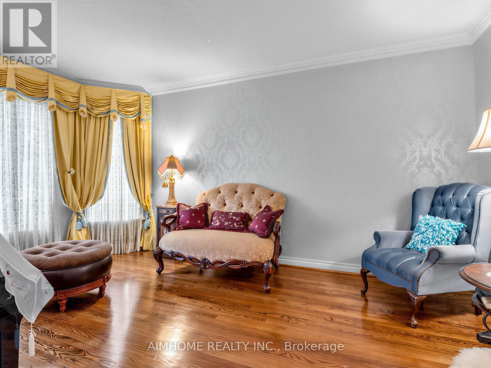 92 Braeside Square, Markham, Ontario  L3R 0A5 - Photo 4 - N12958832