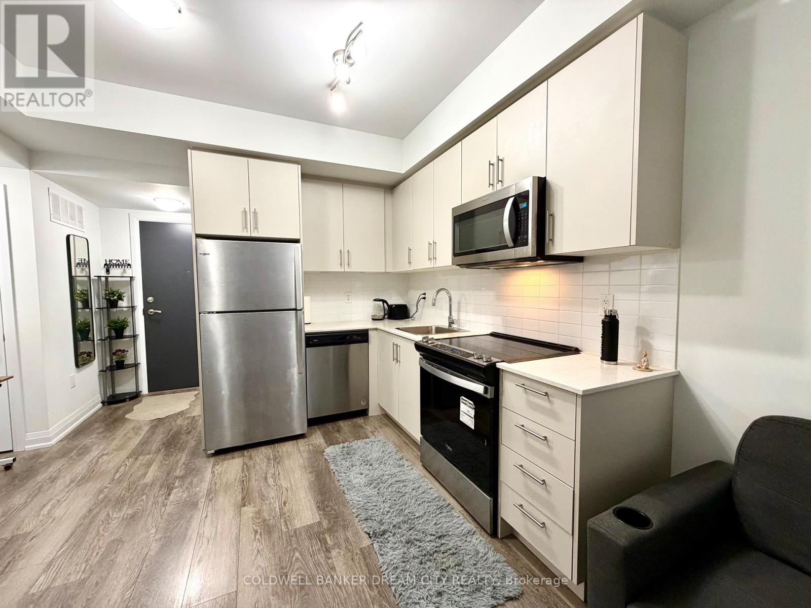 113 - 95 Attmar Drive, Brampton, Ontario  L6P 0Y6 - Photo 4 - W12958836