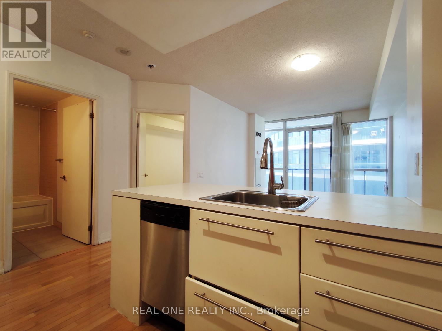 2606 - 25 Carlton Street, Toronto, Ontario  M5B 1L4 - Photo 9 - C12958858