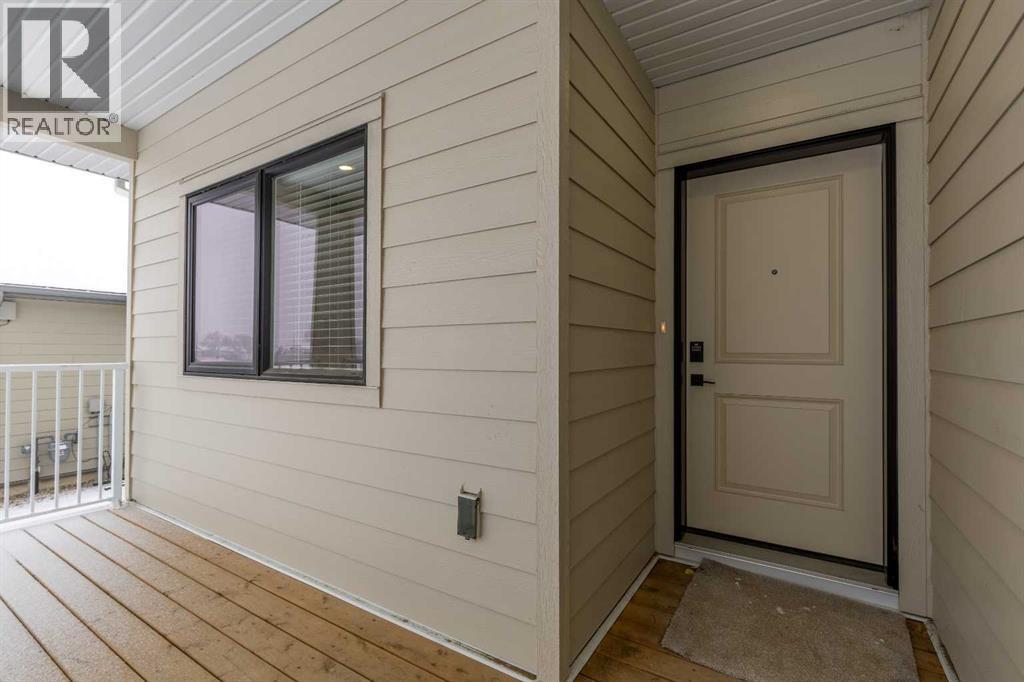 112 E 300 S, Raymond, Alberta  T0K 2S0 - Photo 3 - A2272560