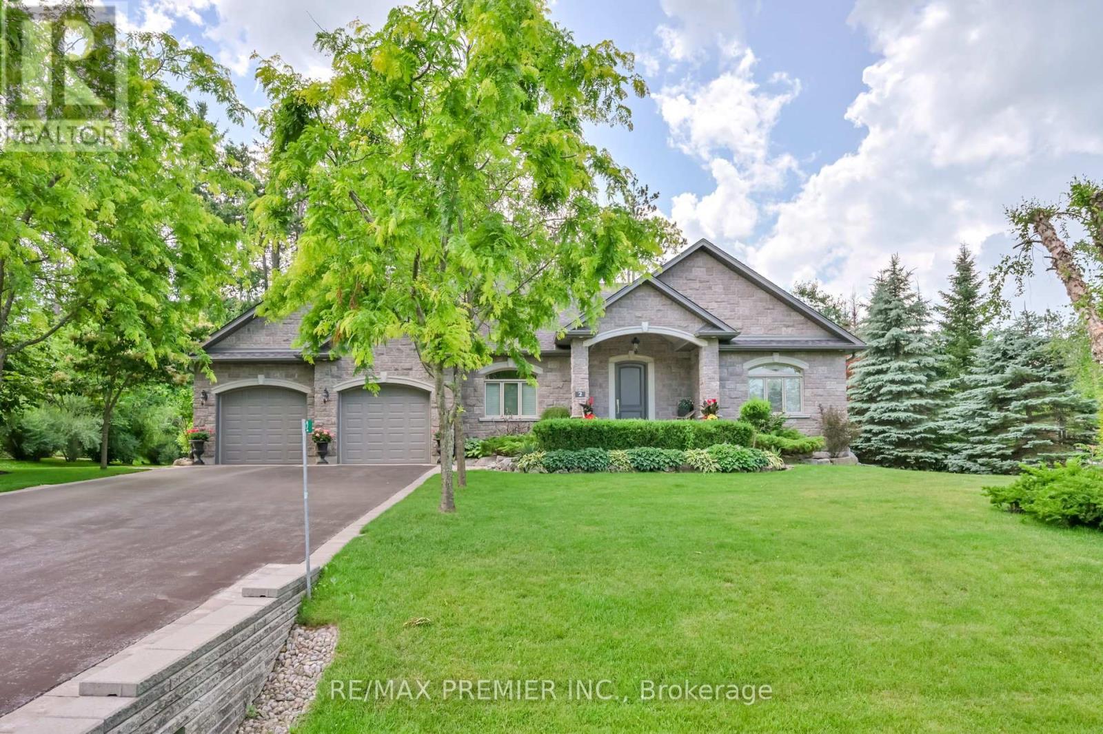 2 HILLTOP COURT, Springwater, Ontario