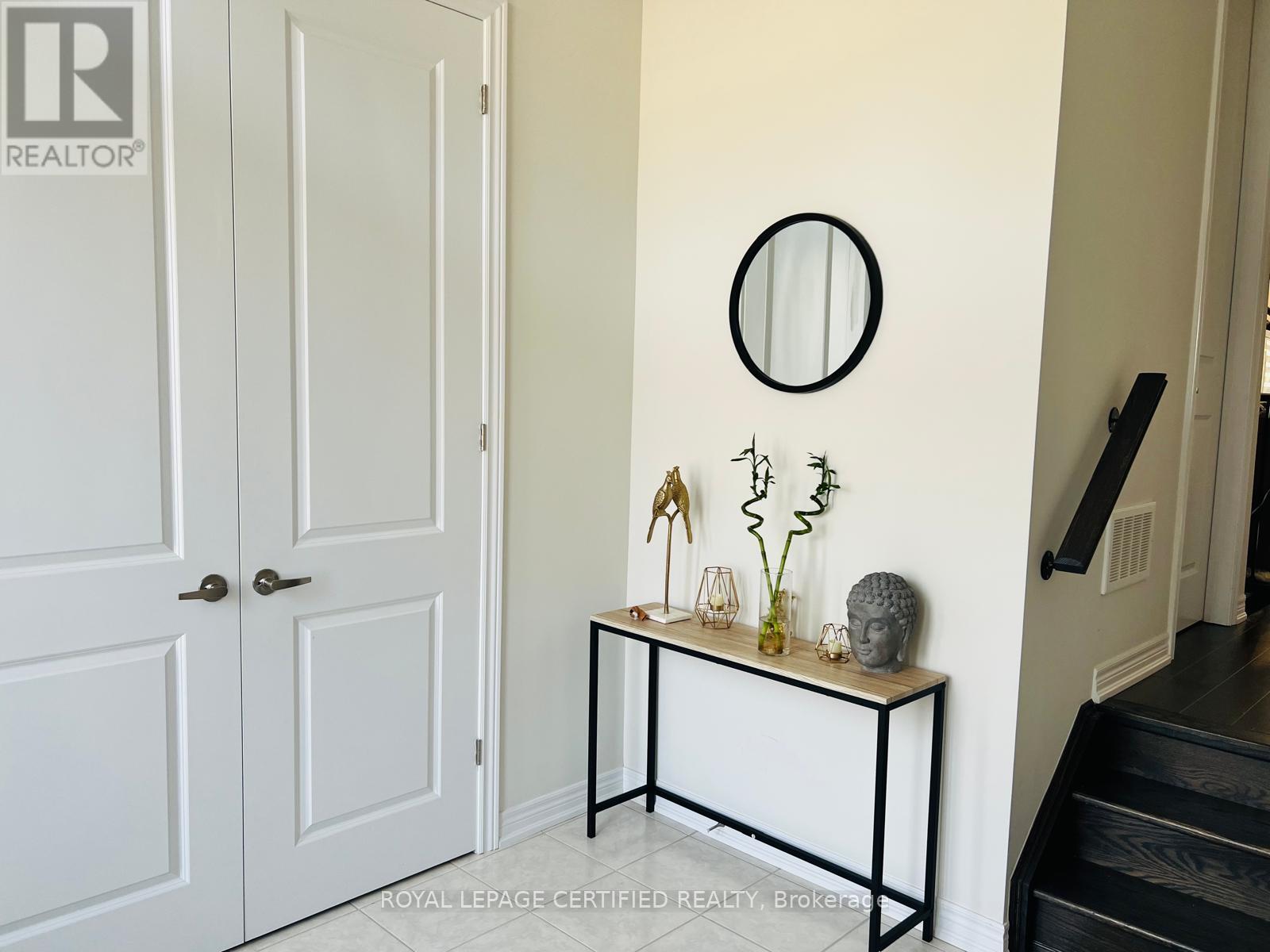 23 Charing Cross Gate, Oakville, Ontario  L6H 0V7 - Photo 3 - W12936184