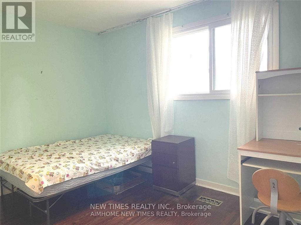 Upper - 7 Leavey Court, Toronto, Ontario  M2H 1E5 - Photo 3 - C12958880