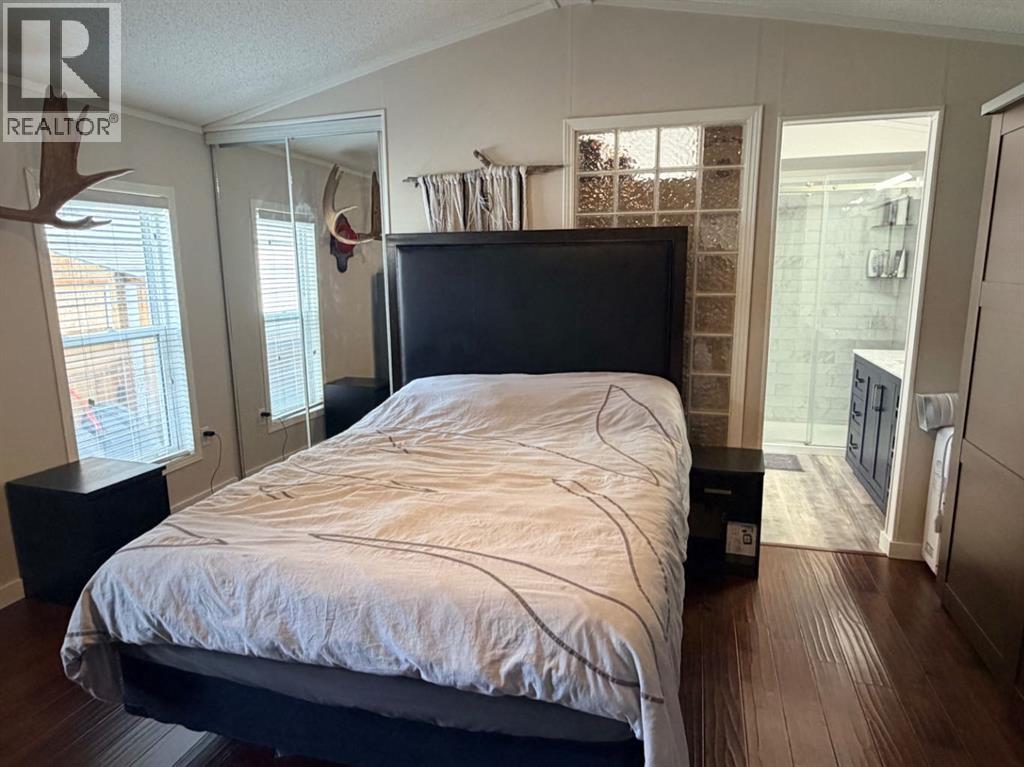 254 Skogg Avenue, Hinton, Alberta  T7V 1A6 - Photo 11 - A2292432