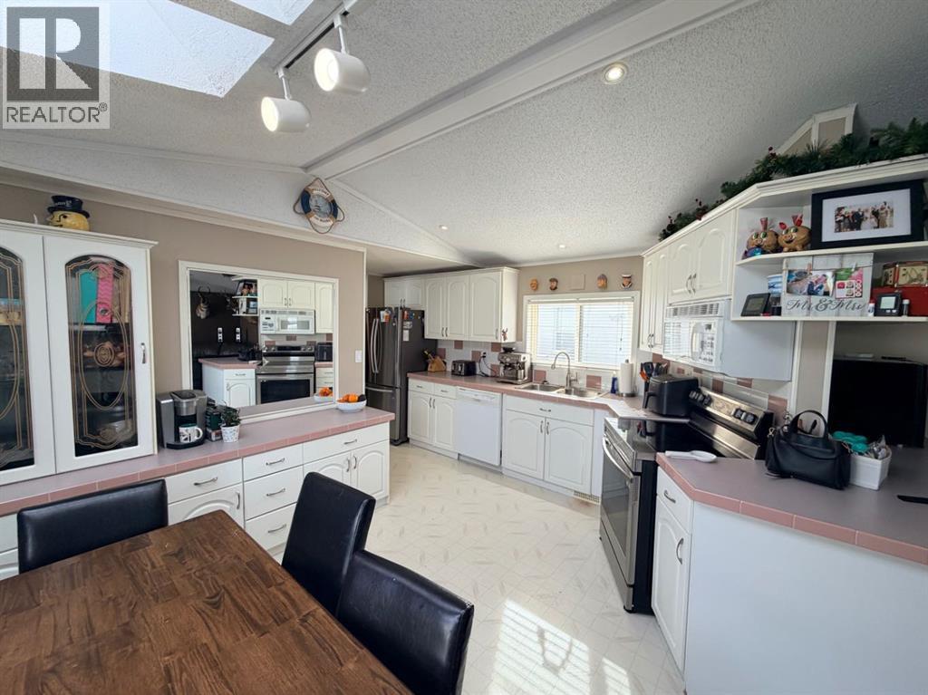 254 Skogg Avenue, Hinton, Alberta  T7V 1A6 - Photo 8 - A2292432