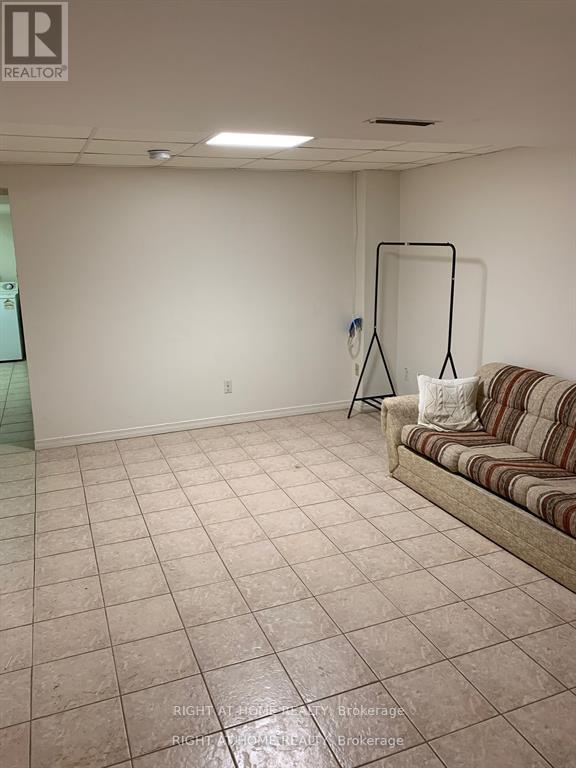 7482 Magistrate (Bsmt) Terrace, Mississauga, Ontario  L5W 1L2 - Photo 4 - W12958874