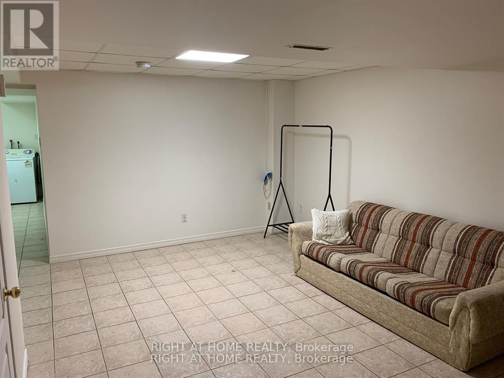 7482 Magistrate (Bsmt) Terrace, Mississauga, Ontario  L5W 1L2 - Photo 7 - W12958874