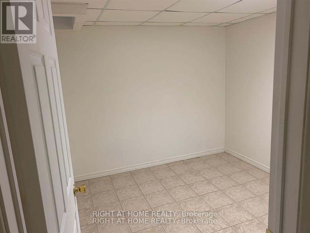 7482 Magistrate (Bsmt) Terrace, Mississauga, Ontario  L5W 1L2 - Photo 8 - W12958874