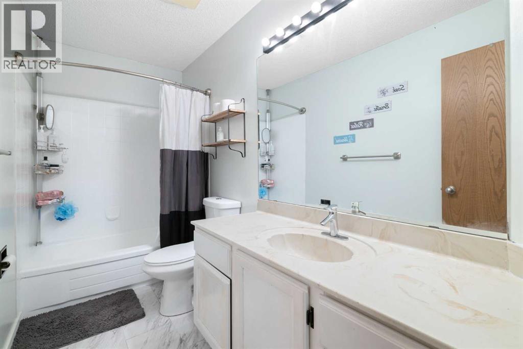 156 Woodfield Road SW, Calgary, Alberta  T2X 3V9 - Photo 24 - A2278033