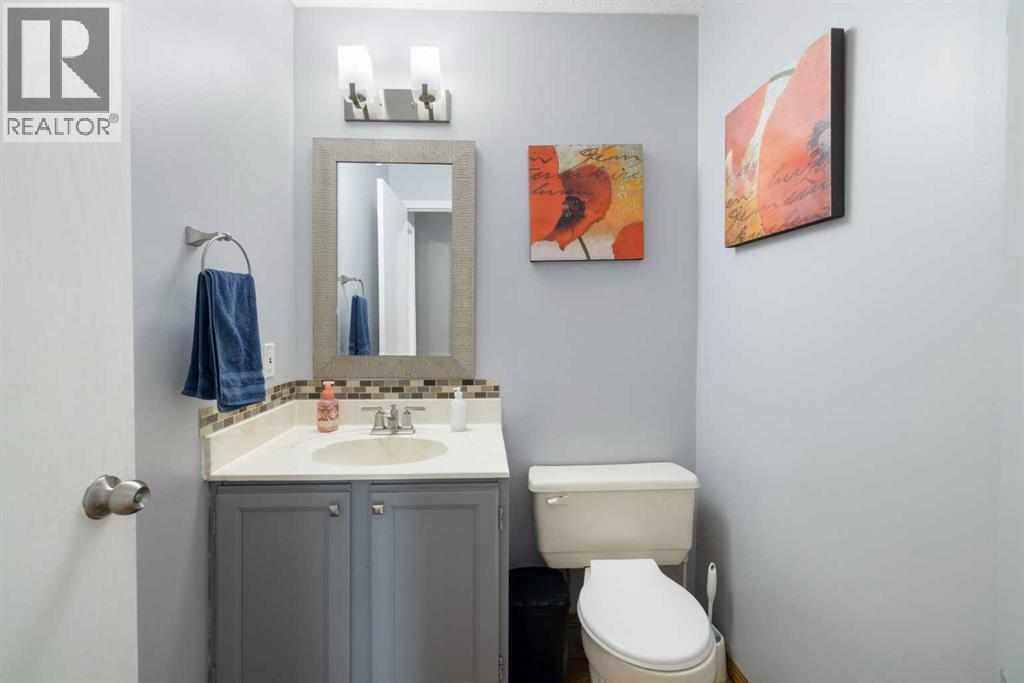 156 Woodfield Road SW, Calgary, Alberta  T2X 3V9 - Photo 6 - A2278033