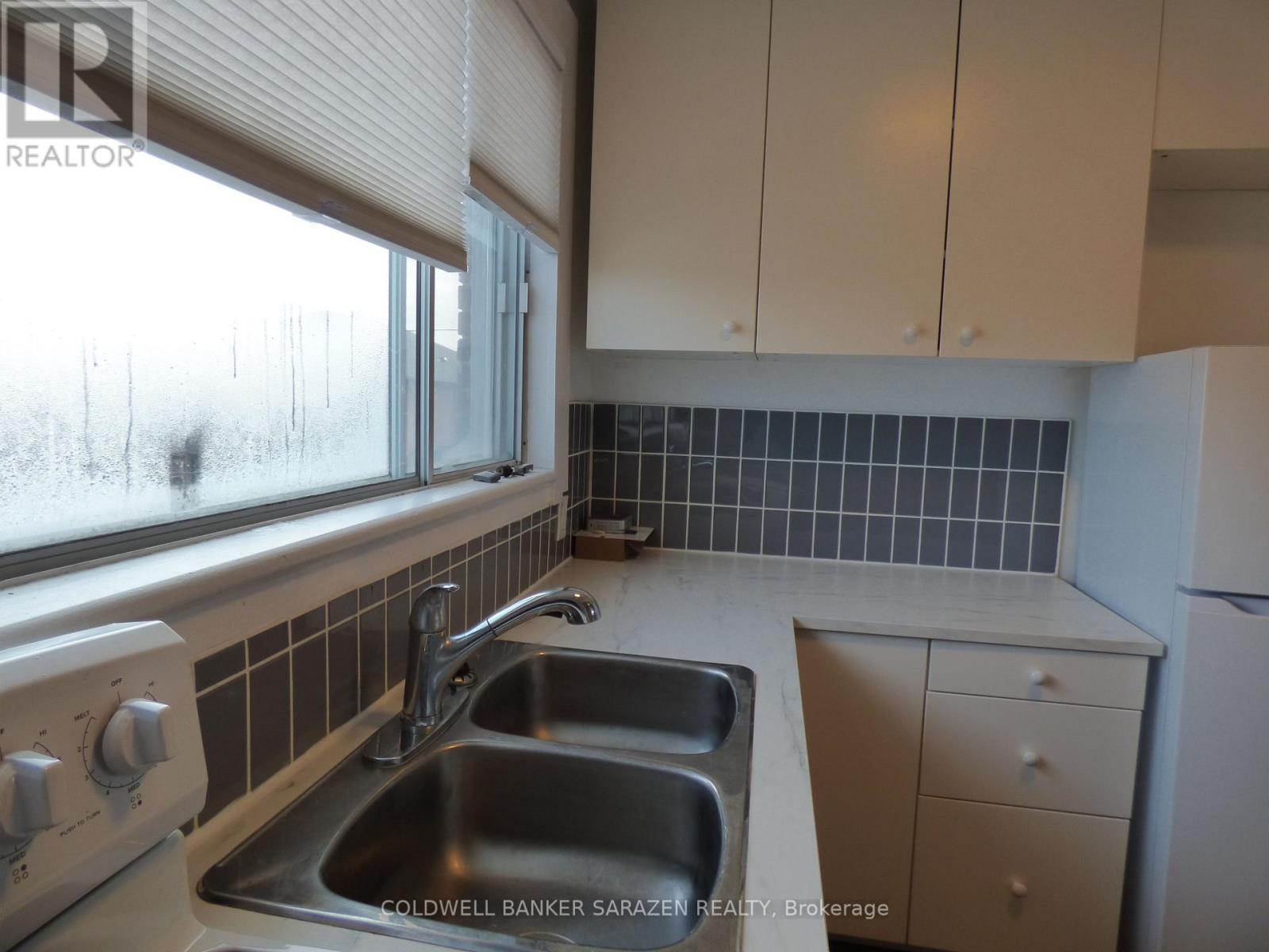 6 - 683 Irene Crescent, Ottawa, Ontario  K1Z 7J1 - Photo 9 - X12958902