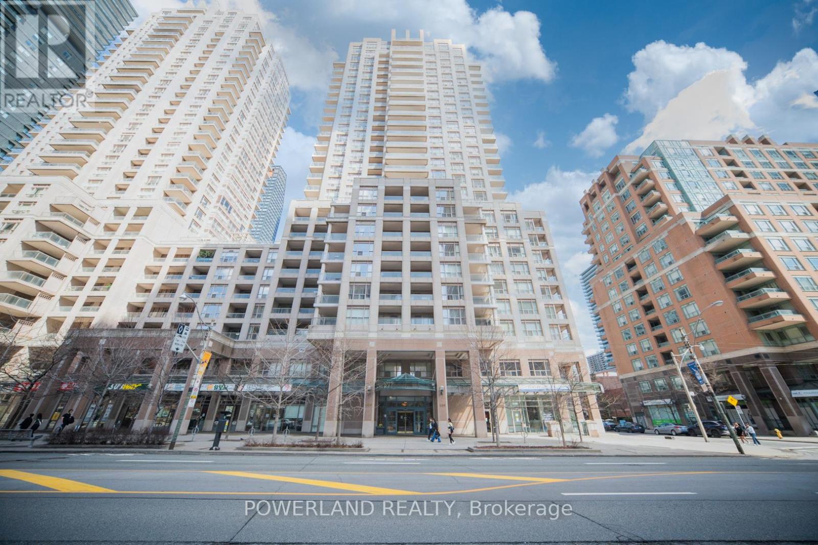 208 - 909 BAY STREET, Toronto, Ontario